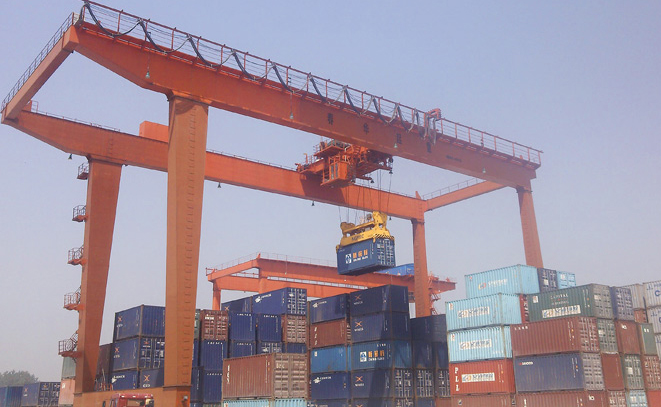 Rail-mounted container gantry crane